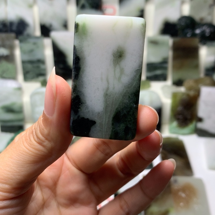 独山玉未镶嵌颈饰