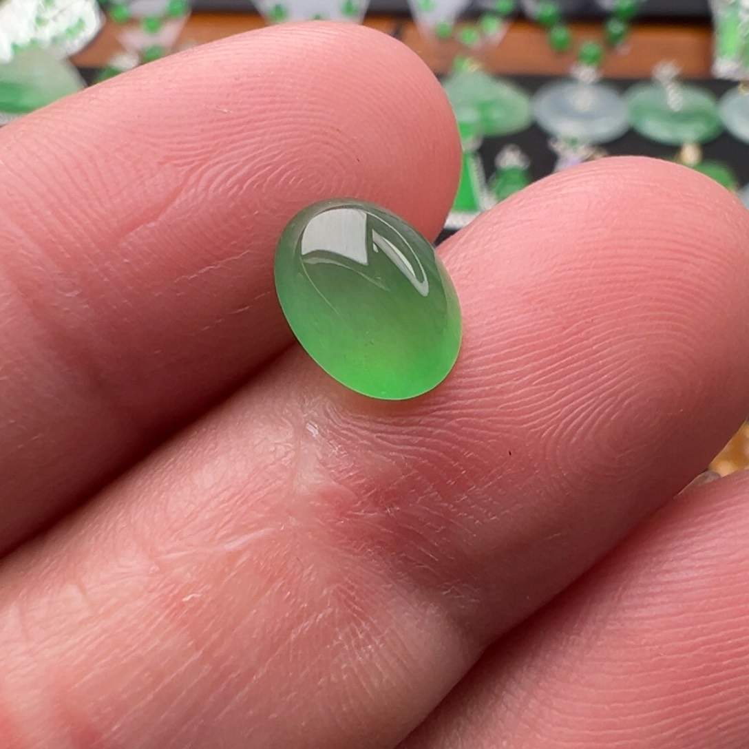 翡翠颈饰未镶嵌蛋面9.3