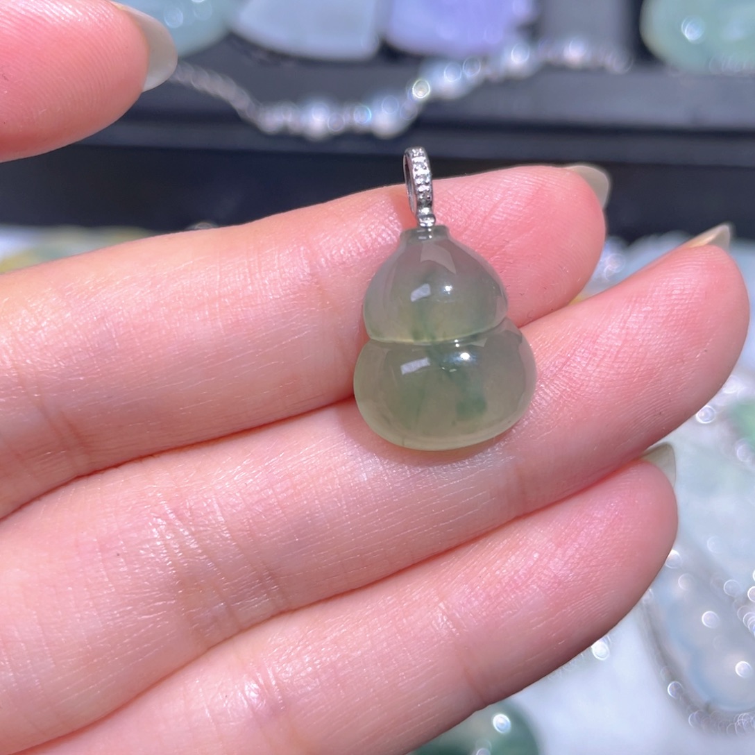 颈饰18K金镶嵌翡翠翡翠