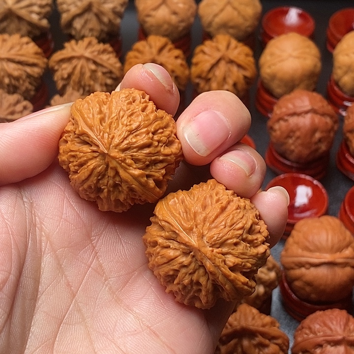 赵***文玩核桃吊坠麒麟纹