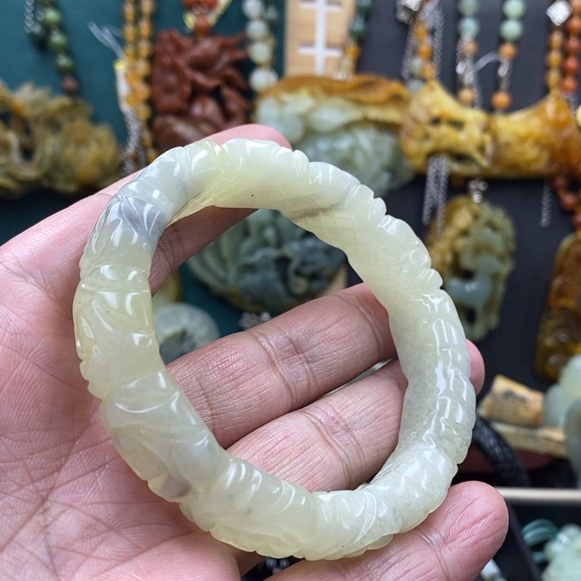 【闪购商品】蛇纹石玉未镶嵌手镯