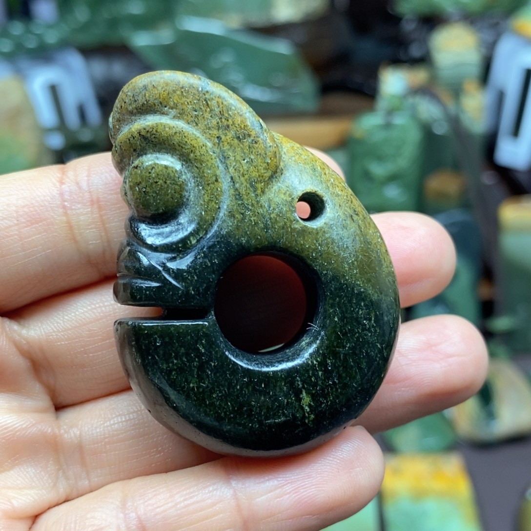 岫岩河磨玉（透闪石质玉）未镶嵌把件