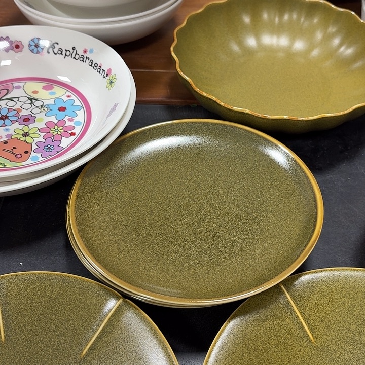 7寸浅式盘茶叶末。  