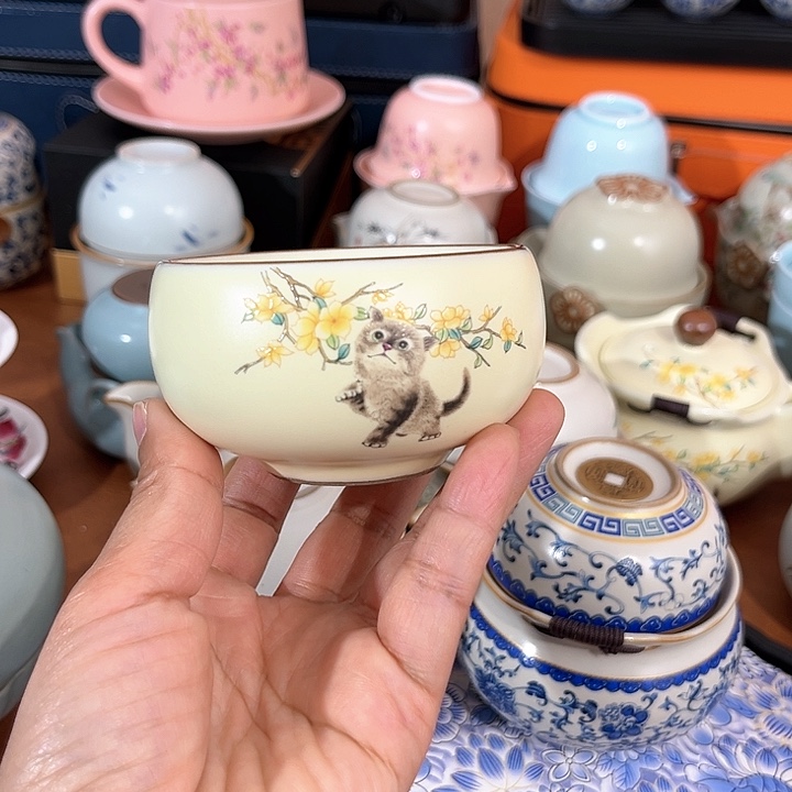 75毫升黄龙玉汝窑萌猫小品杯