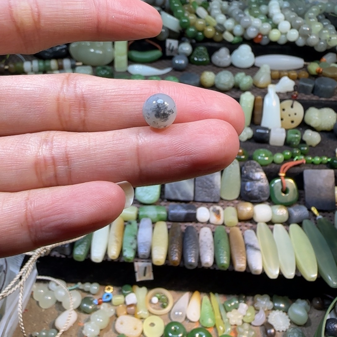 和田玉未镶嵌颈饰飘墨青花圆珠