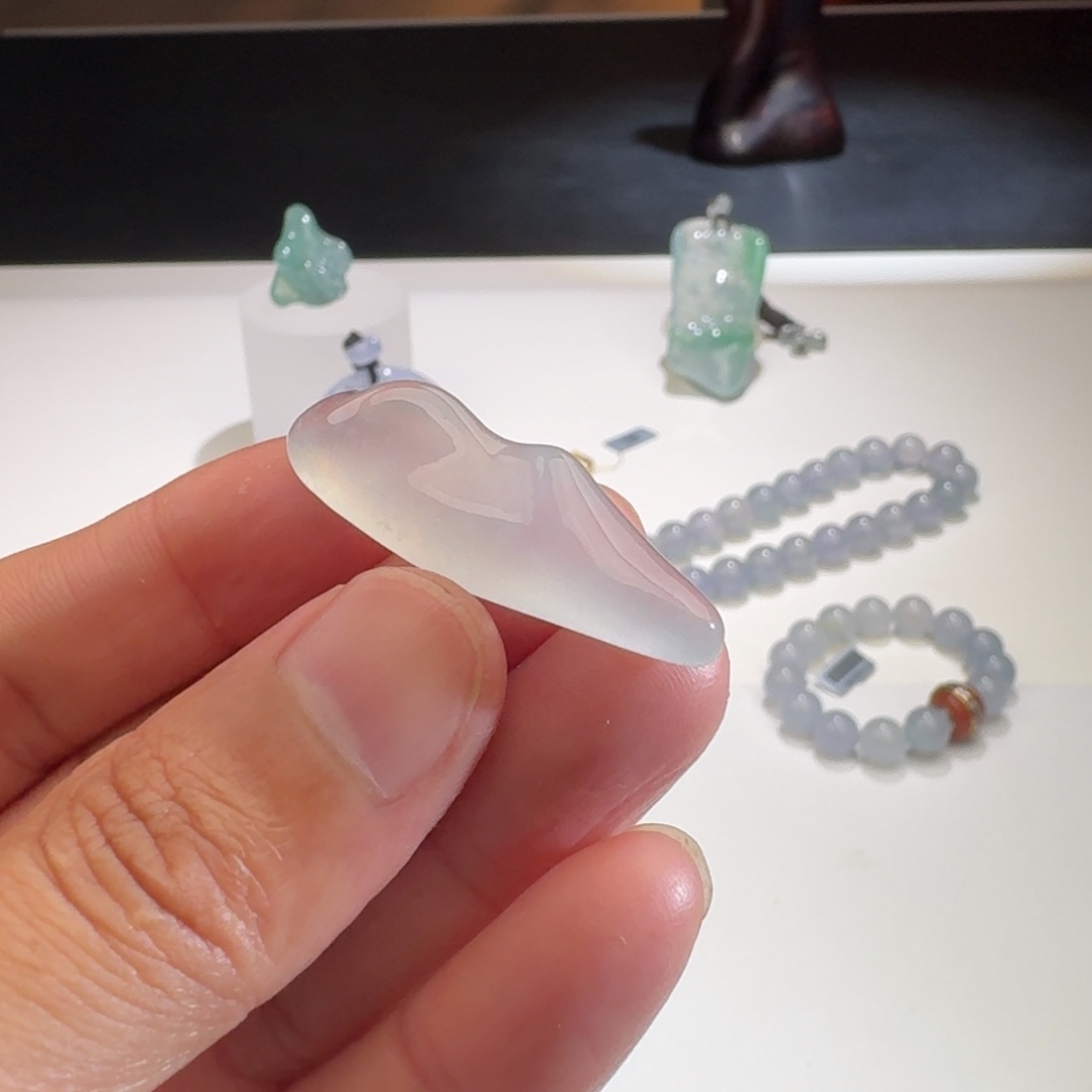 翡翠颈饰未镶嵌帅