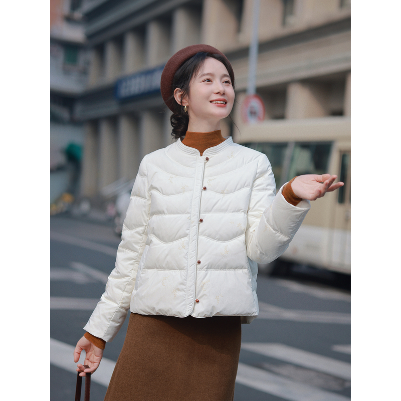 红念米白色白鸭绒羽绒服女短款小个子设计感2025冬季新款外套上衣
