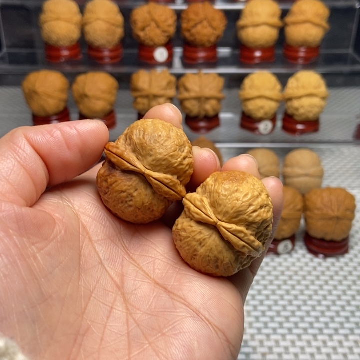 文玩核桃把件50玉面鹦鹉