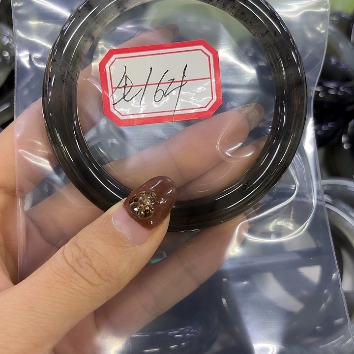 毛***蝶蛇纹石玉未镶嵌手镯