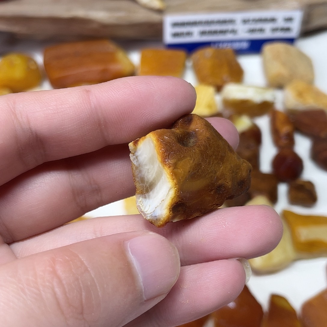 定制琥珀未镶嵌原矿琥珀