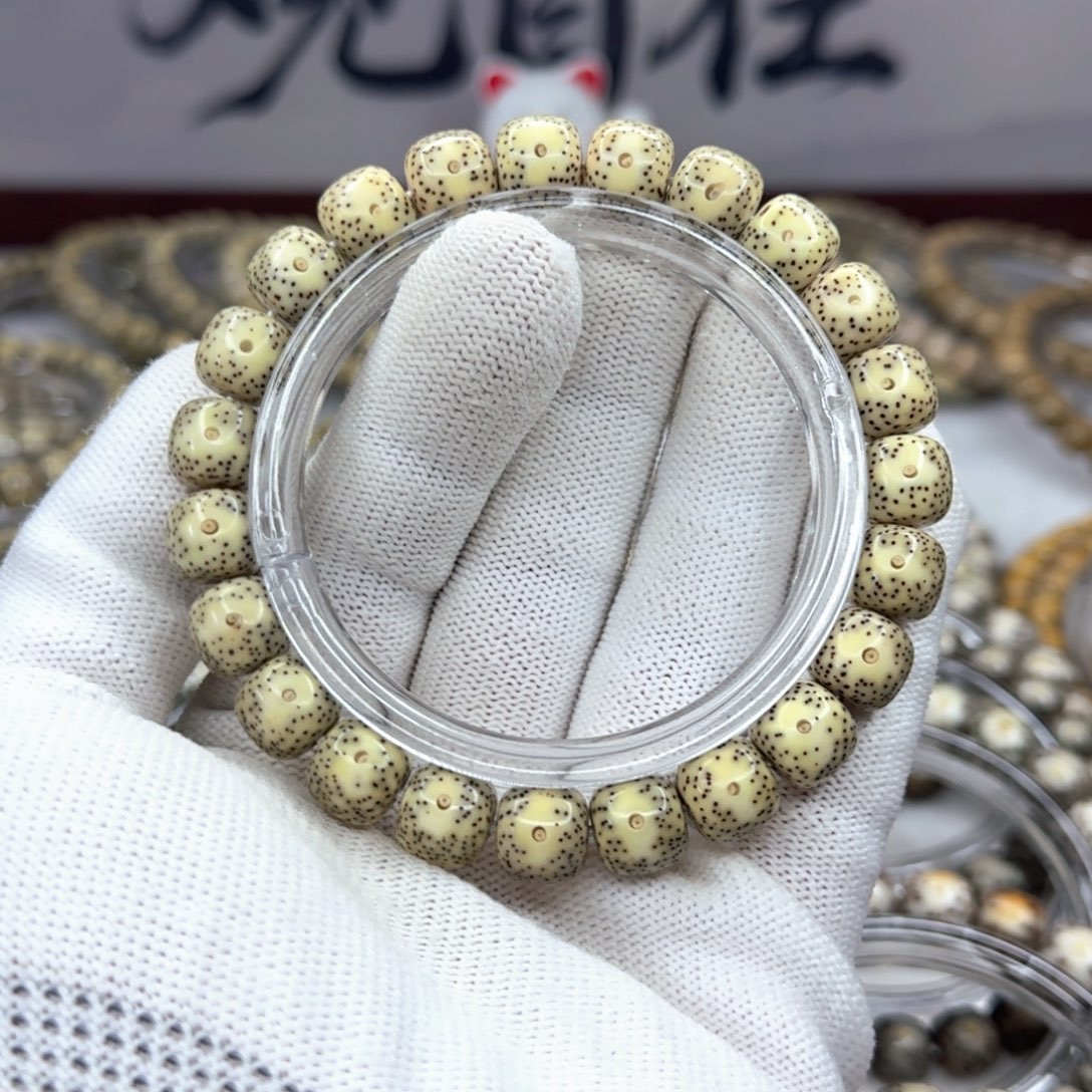 星月菩提吊坠10×9石玉鸡油黄同枝 均匀星点178