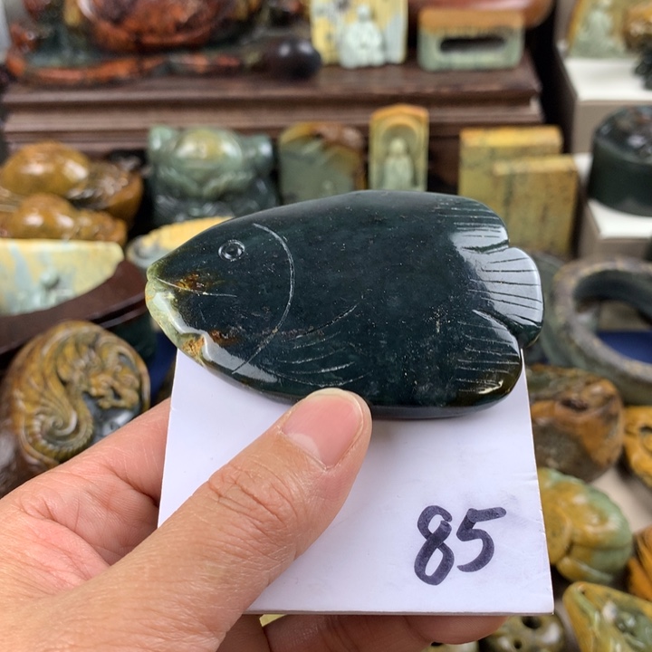 岫岩河磨玉（透闪石质玉）挂件有瑕未镶嵌