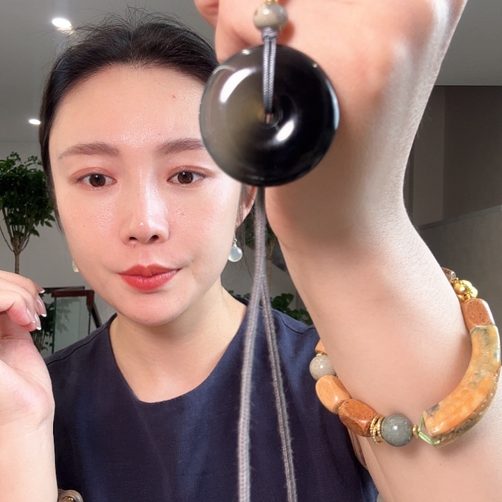 晓***雨蛇纹石玉未镶嵌颈饰