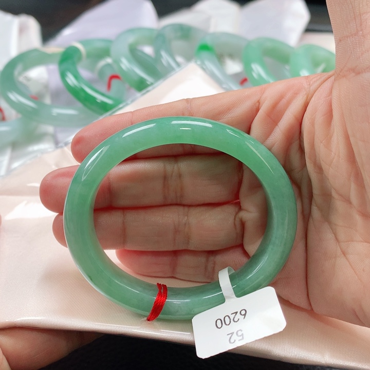 翡翠手镯未镶嵌52525252