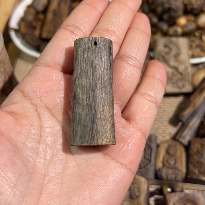 吴***沉香碎屑沉香绿棋楠沉香牌10.9克