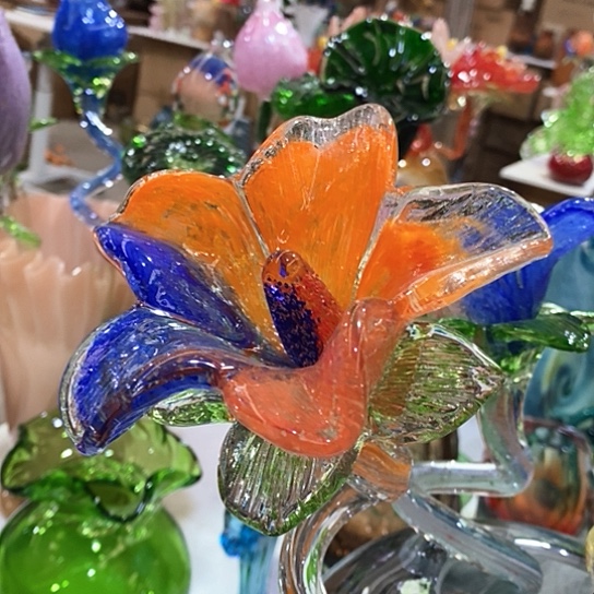 琉璃花瓶高45厘米宽9厘米