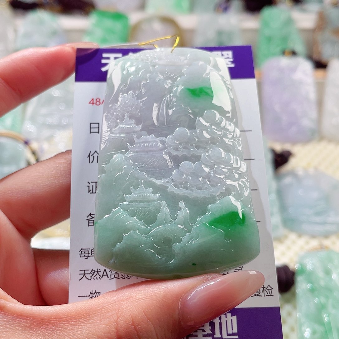 翡翠未镶嵌颈饰山水