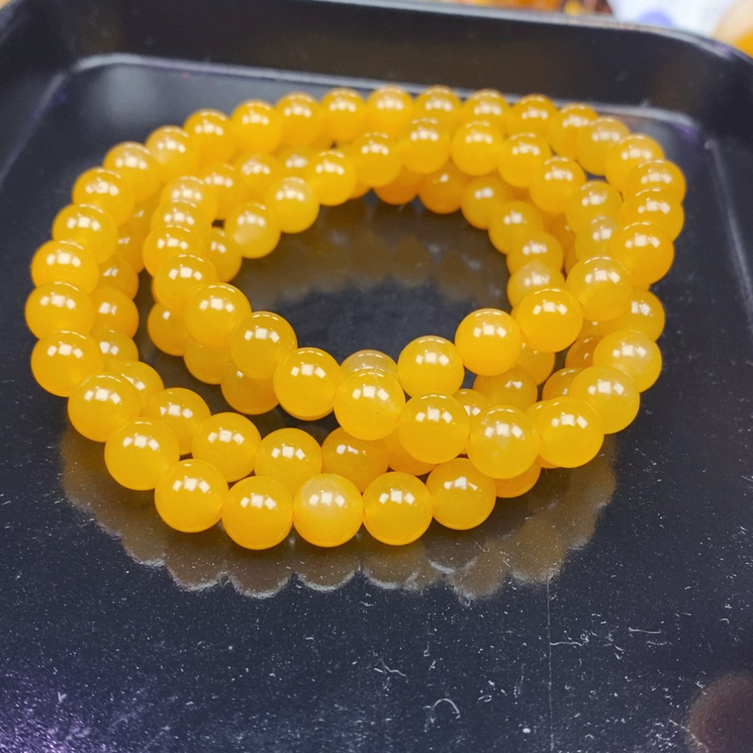 未镶嵌石英质玉（黄龙玉）颈饰