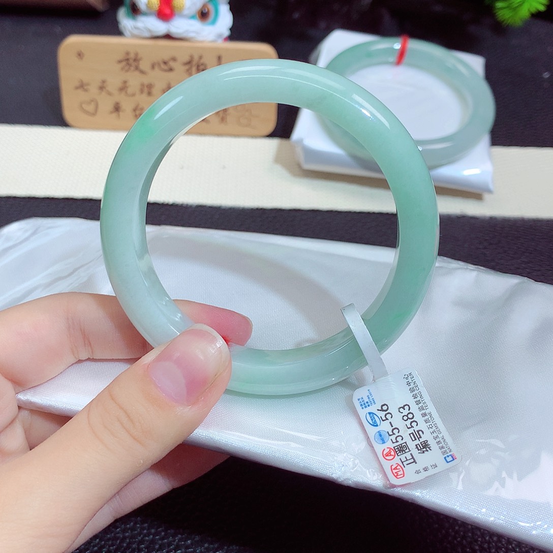 翡翠未镶嵌手镯583