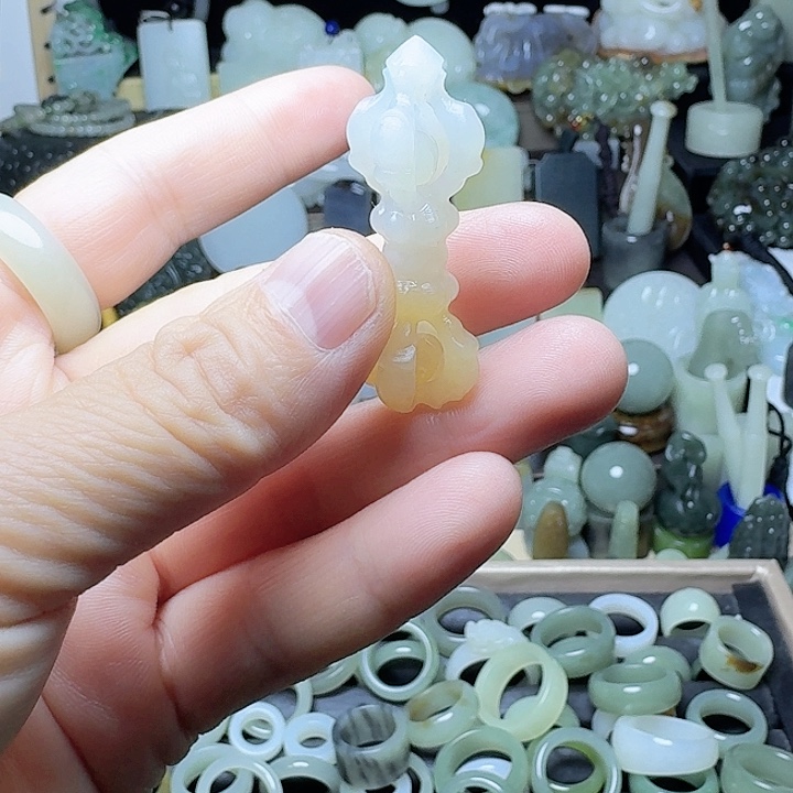 颈饰未镶嵌和田玉