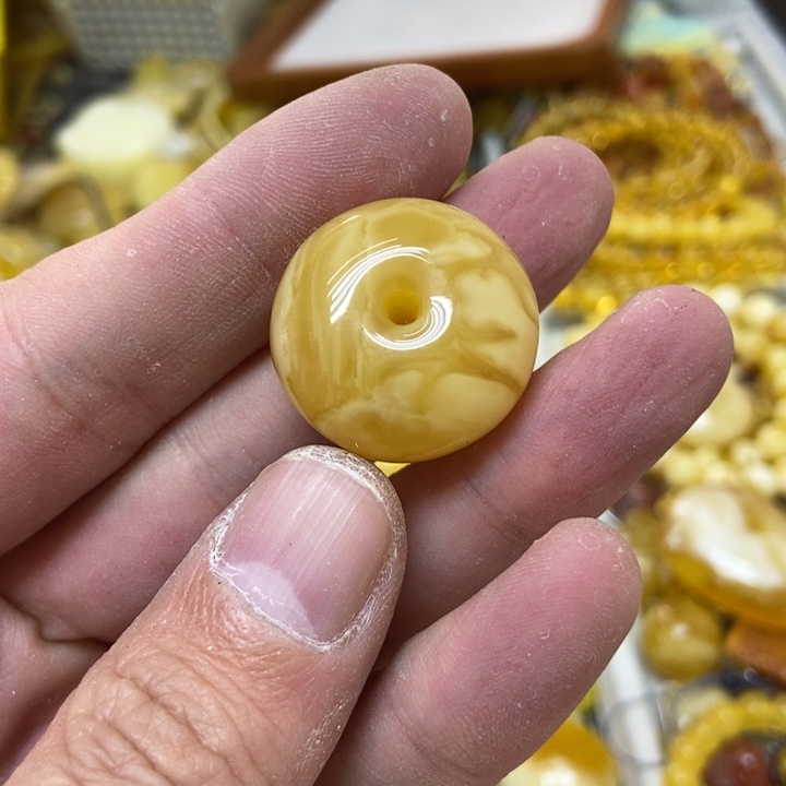 蜜蜡未镶嵌裸石吊坠