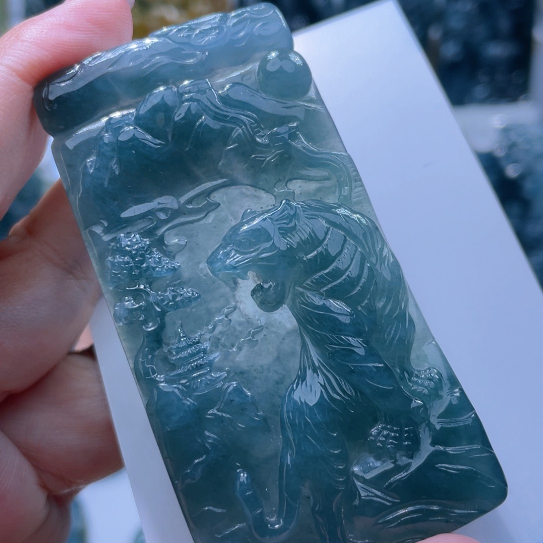 翡翠颈饰未镶嵌嘭*