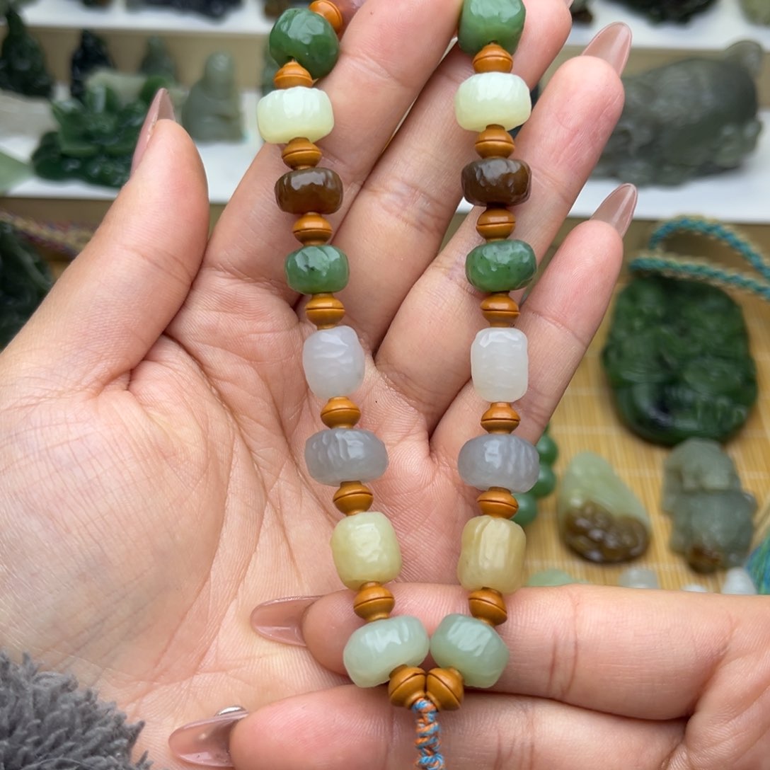 和田玉颈饰未镶嵌