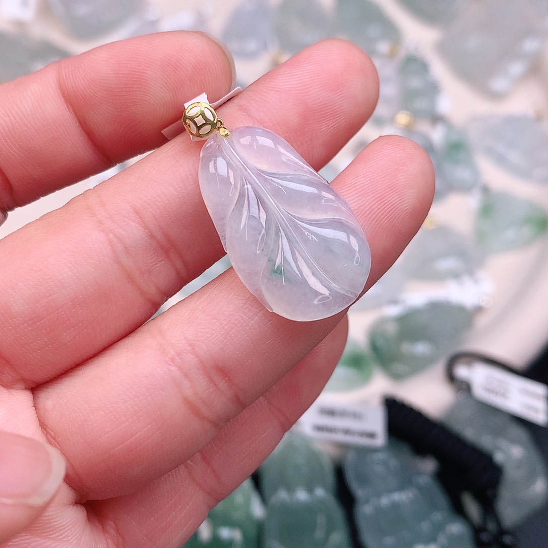 翡翠颈饰18K金镶嵌冰胶飘绿芭蕉叶