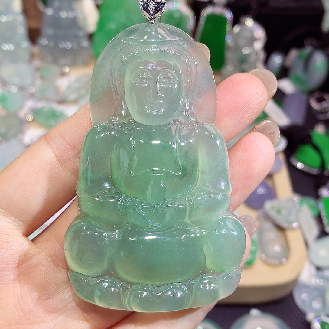 翡翠18K金镶嵌颈饰观音