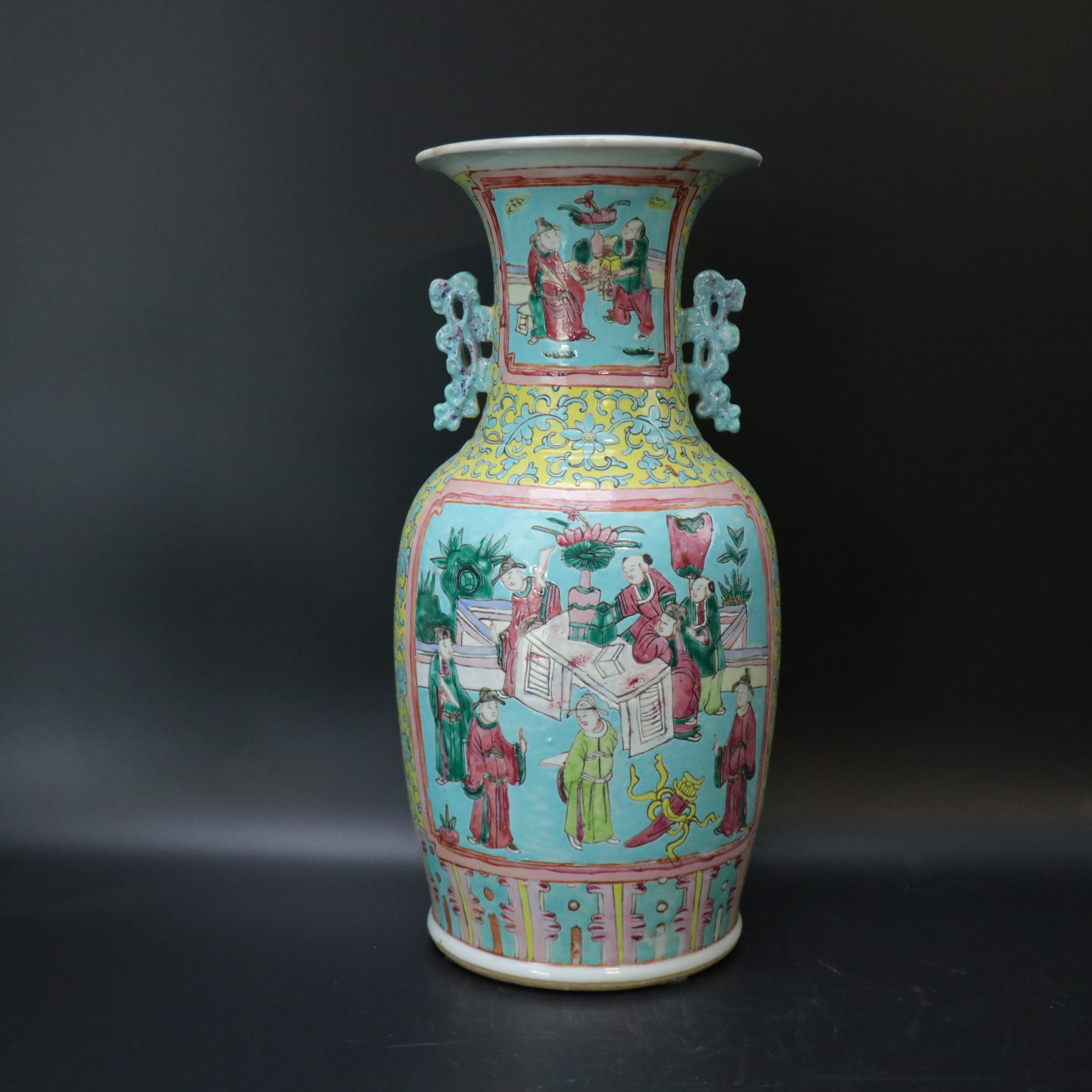 Lot25091408清同治粉彩开窗人物故事双耳赏瓶 高：约43.5cm