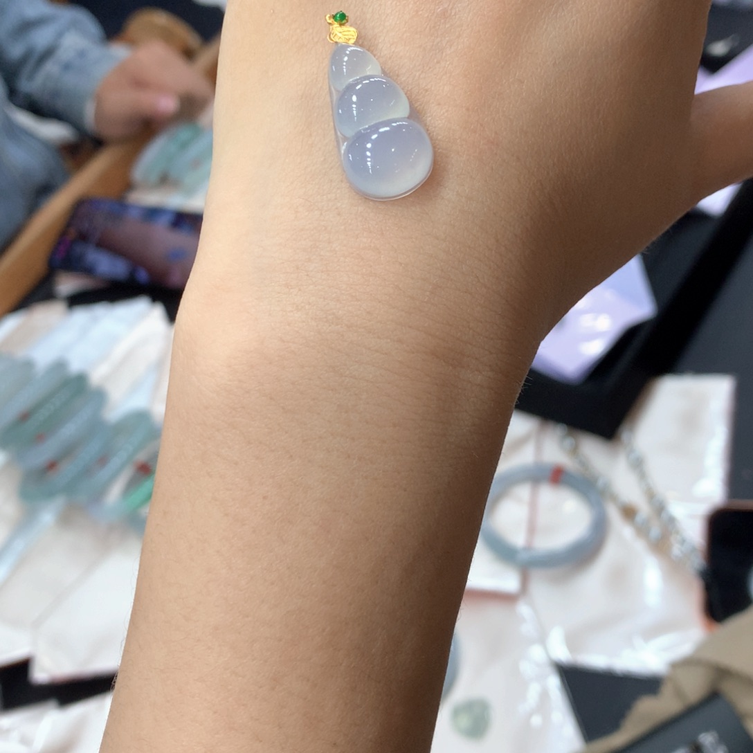 颈饰18K金镶嵌翡翠?****࿐买断