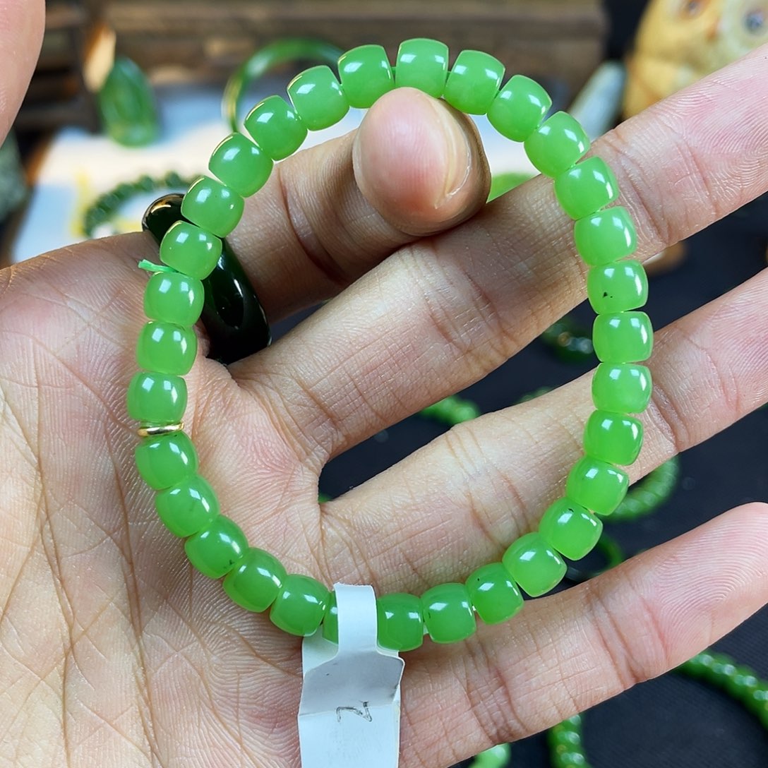 J***o和田玉未镶嵌颈饰