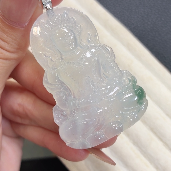 颈饰18K金镶嵌翡翠