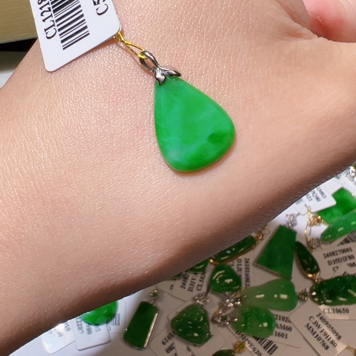 翡翠挂件18K金镶嵌翡翠