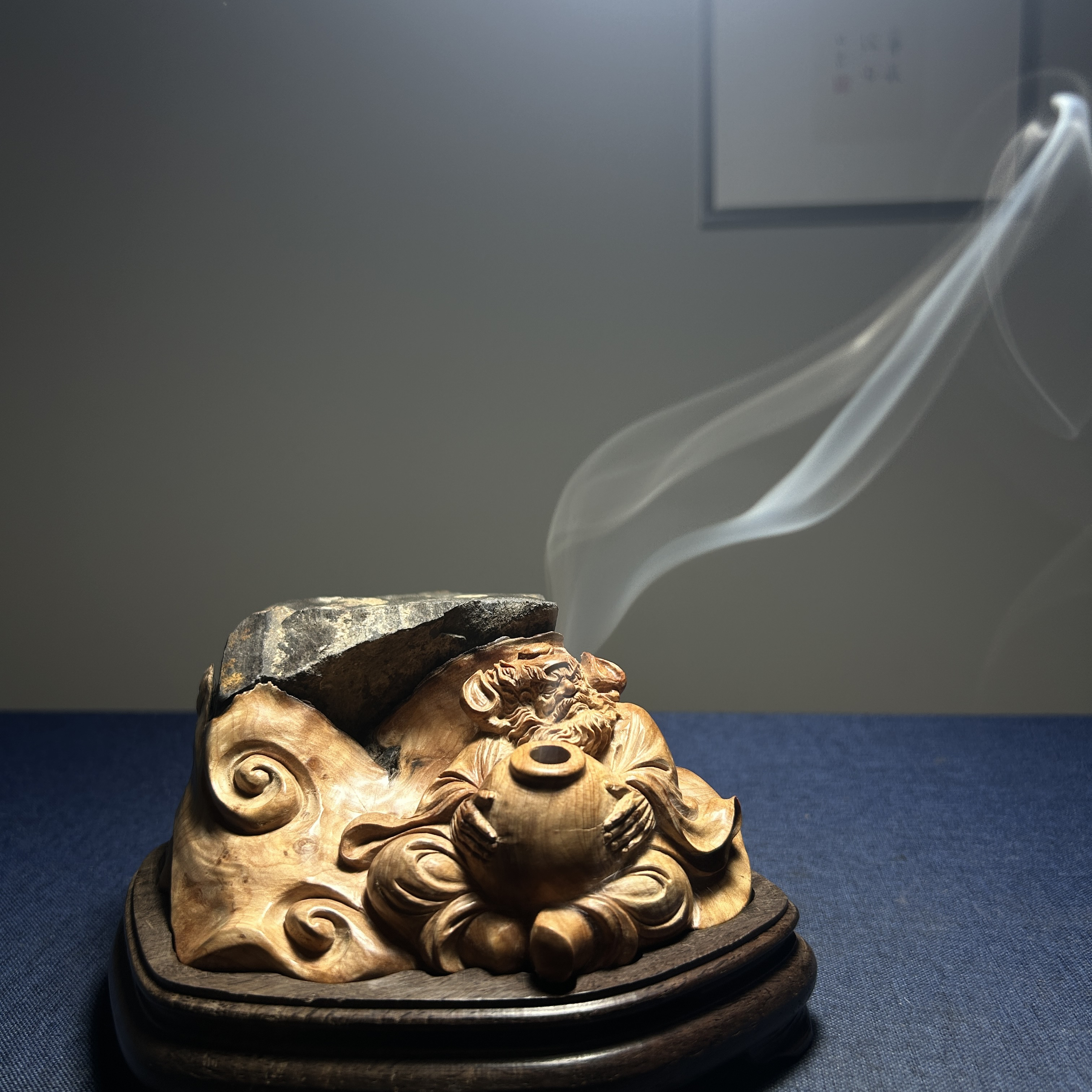 崖柏抱石钟馗香炉摆件