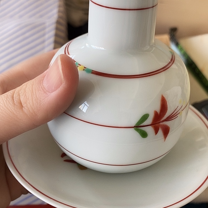 玲珑堂瓷器杂货铺内**荡