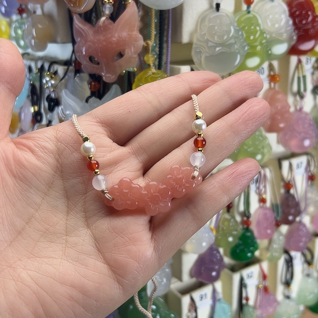 丽***丽玛瑙/玉髓未镶嵌颈饰