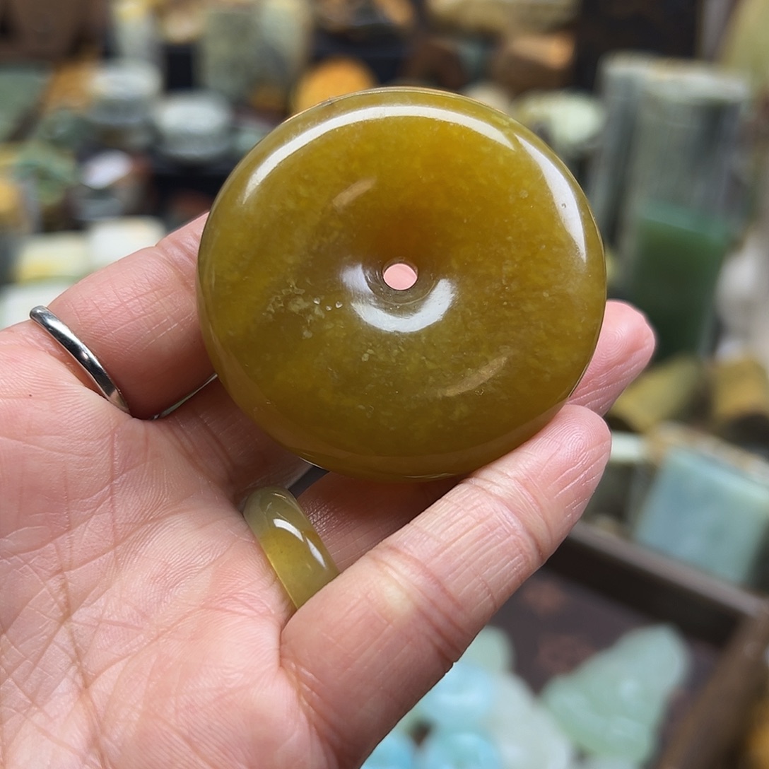 岫玉未镶嵌颈饰辽阳扣子有皮坑