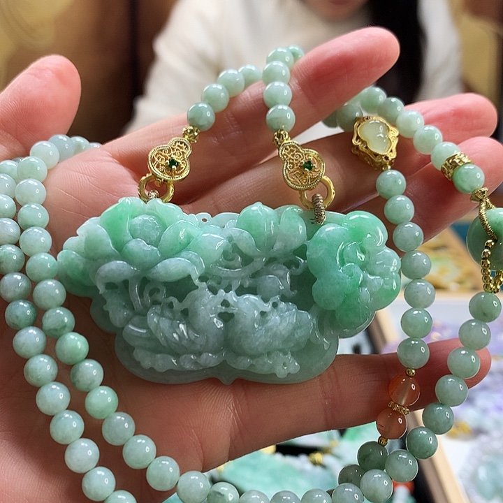 翡翠颈饰未镶嵌吊坠