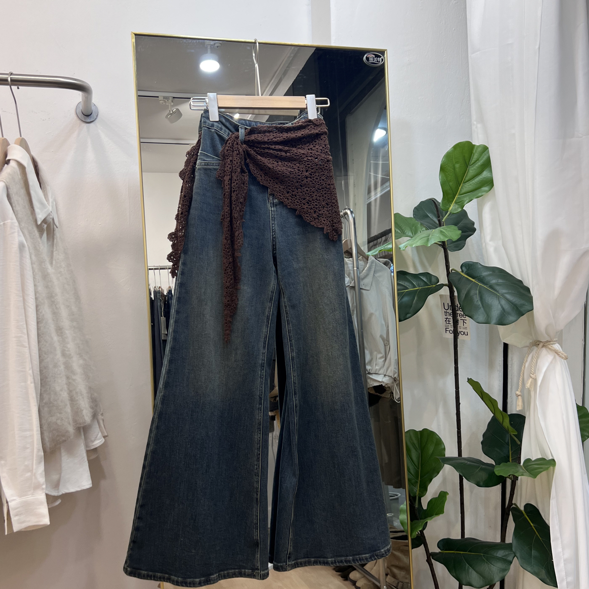 宽松显瘦微喇牛仔阔腿长裤女秋季新款带针织屁帘设计复古做旧牛仔