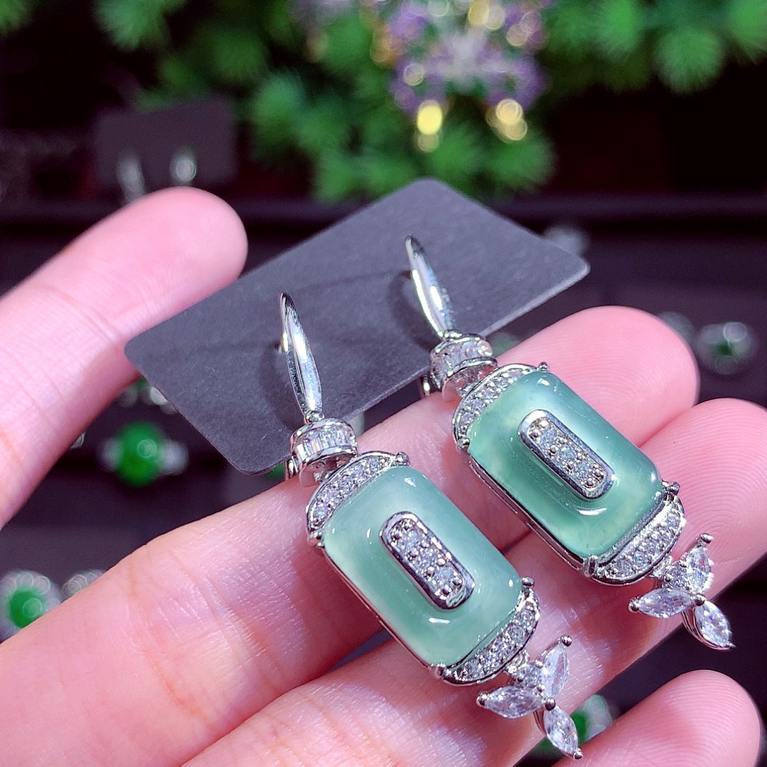 颈饰未镶嵌翡翠天然