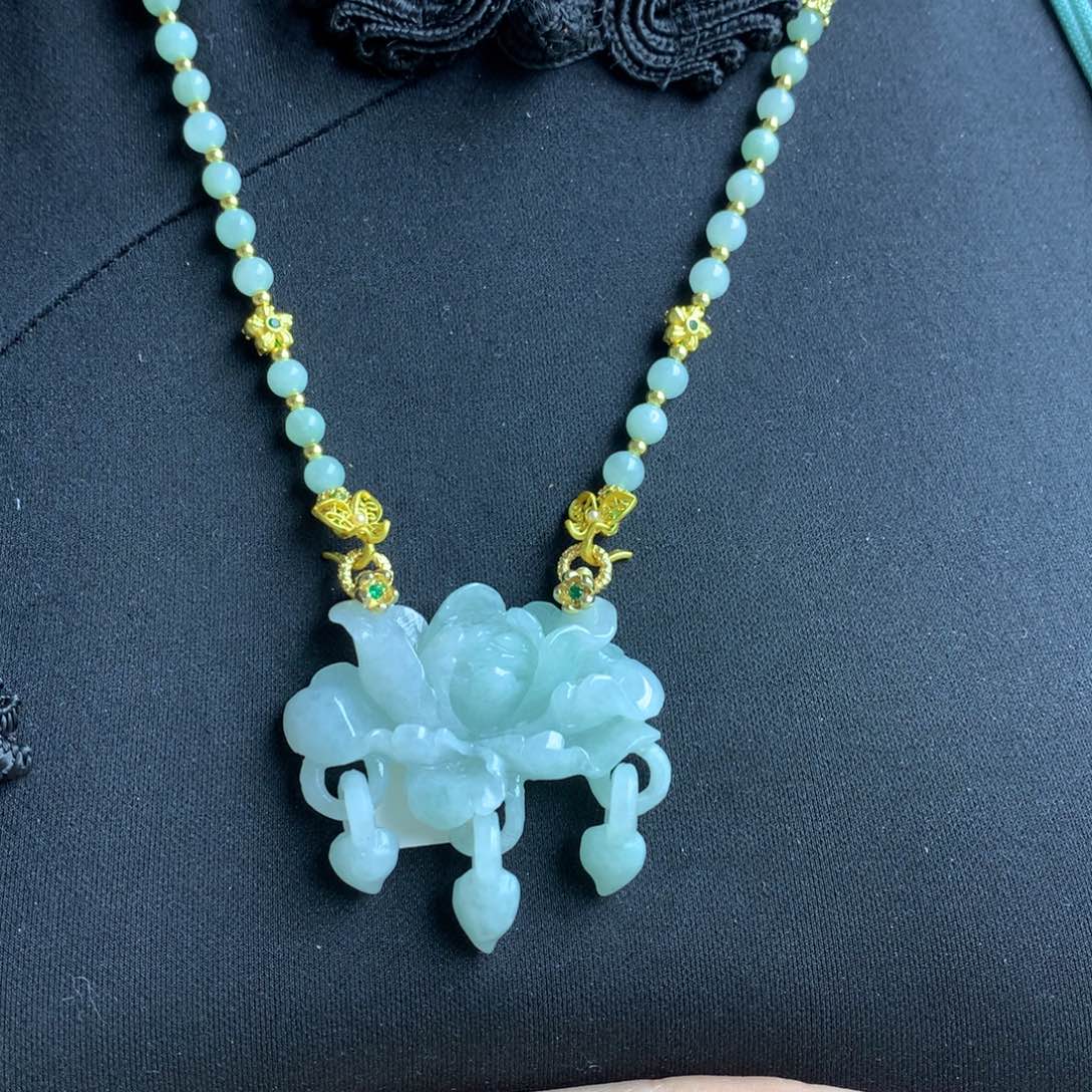 翡翠颈饰未镶嵌翡翠