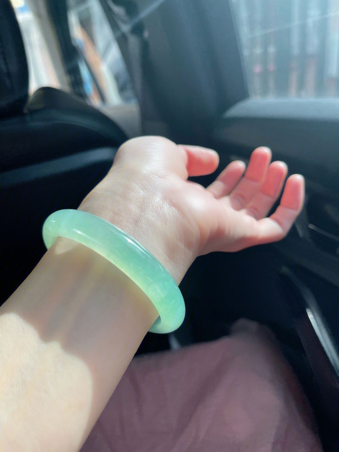  高冰飘花款阳绿手镯时尚女款美人条多样性发一