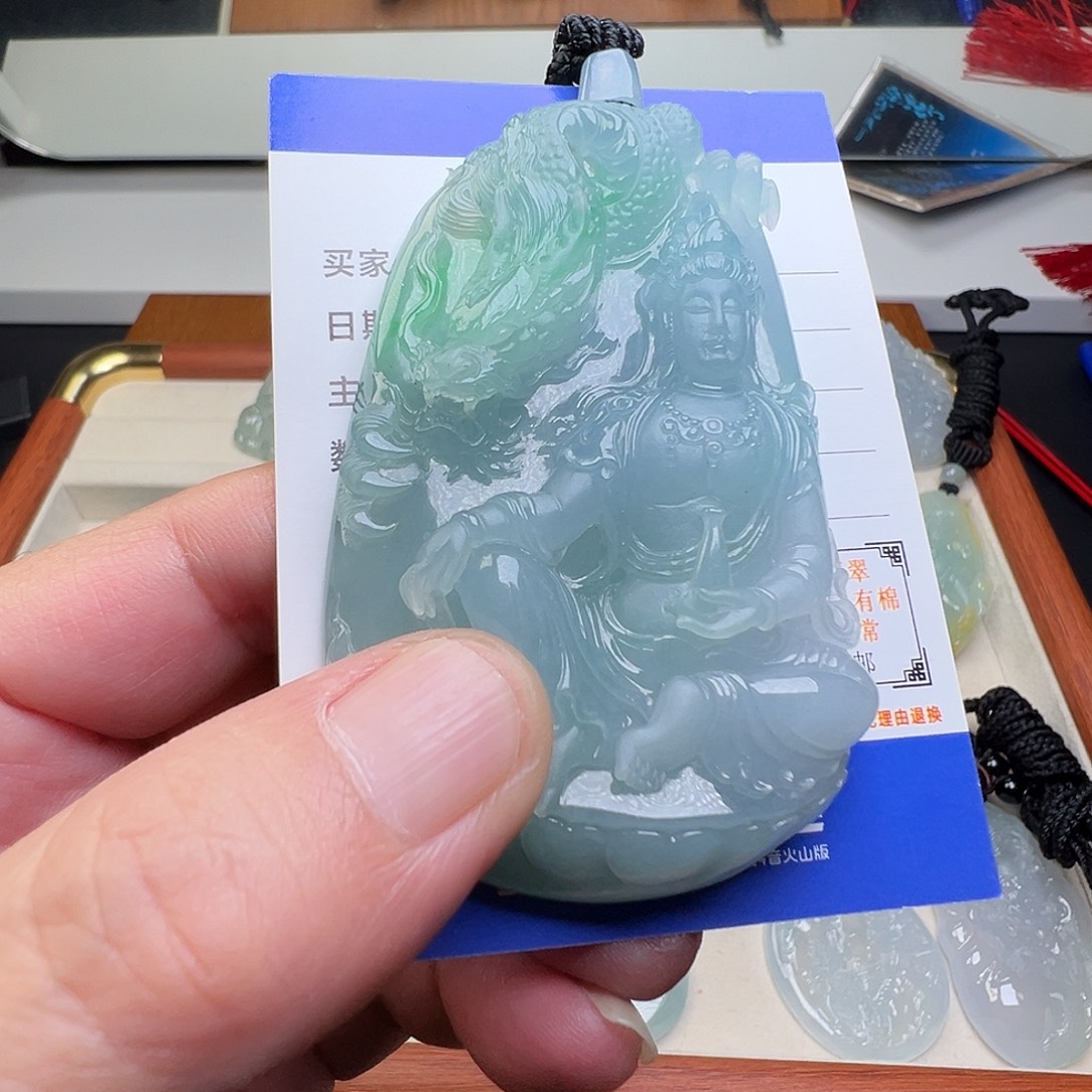 金***哥翡翠未镶嵌颈饰缅甸翡翠