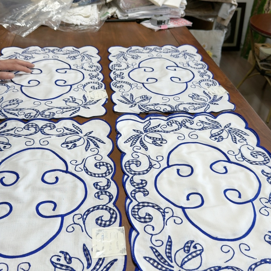 白色（30/45厘米6个装）刺绣款桌垫装饰巾