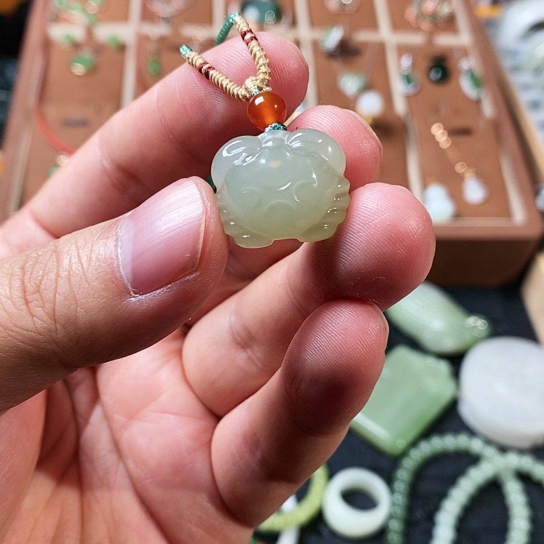 和田玉颈饰未镶嵌