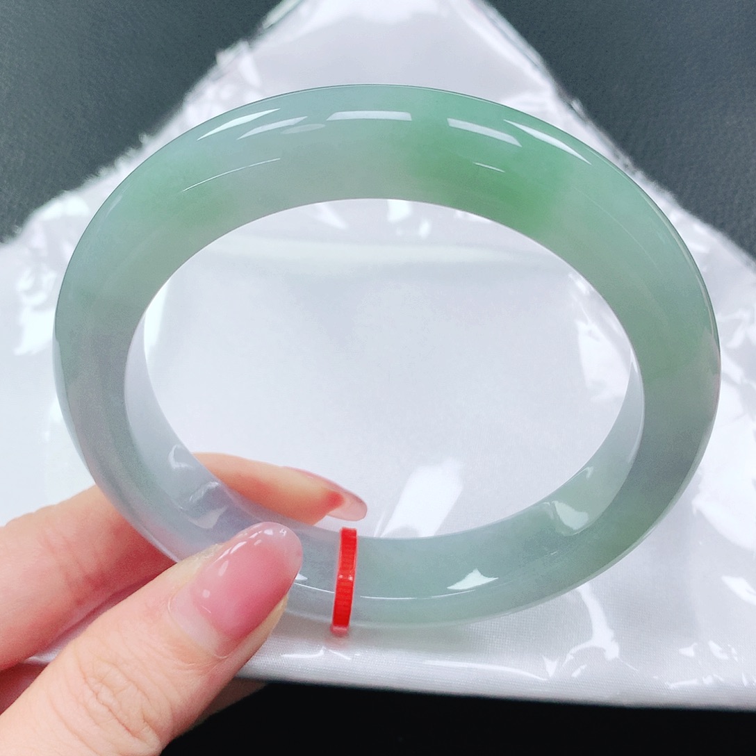 翡翠手镯未镶嵌63圈