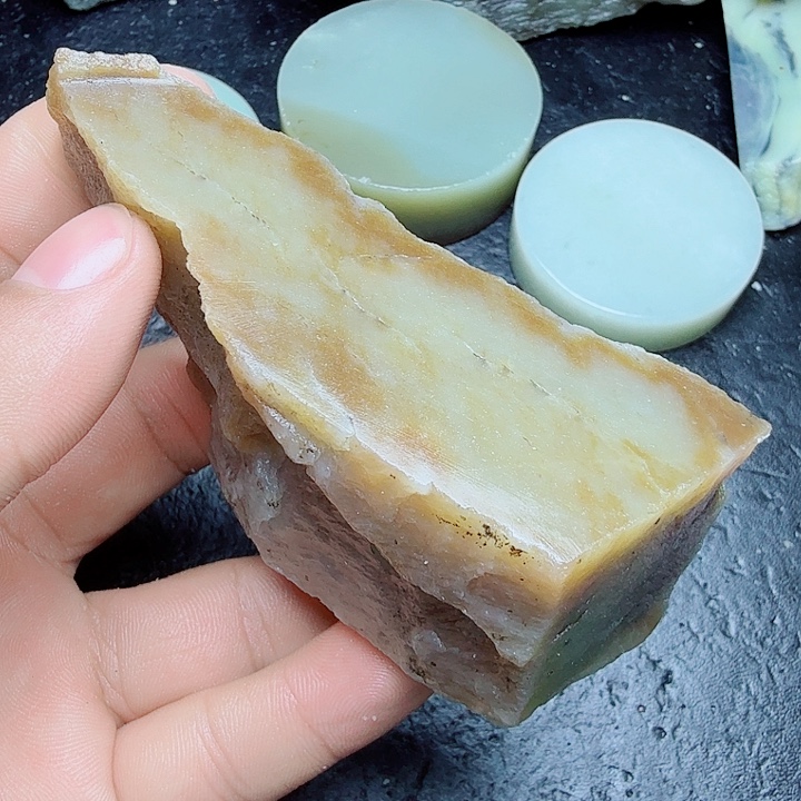 未镶嵌和田玉（糖玉）珠宝奇石