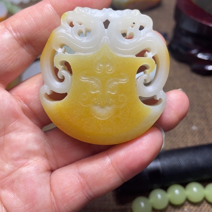 和田玉未镶嵌把件