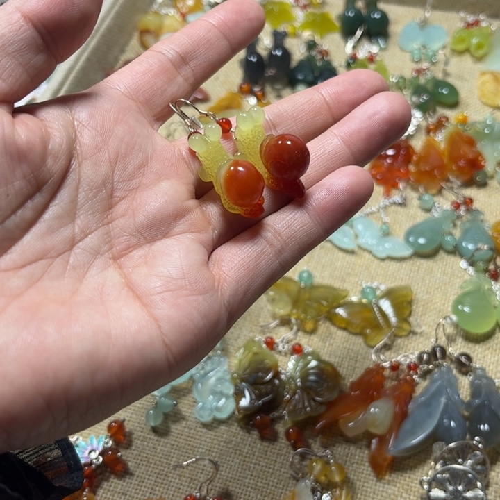 蛇纹石玉合金吊坠